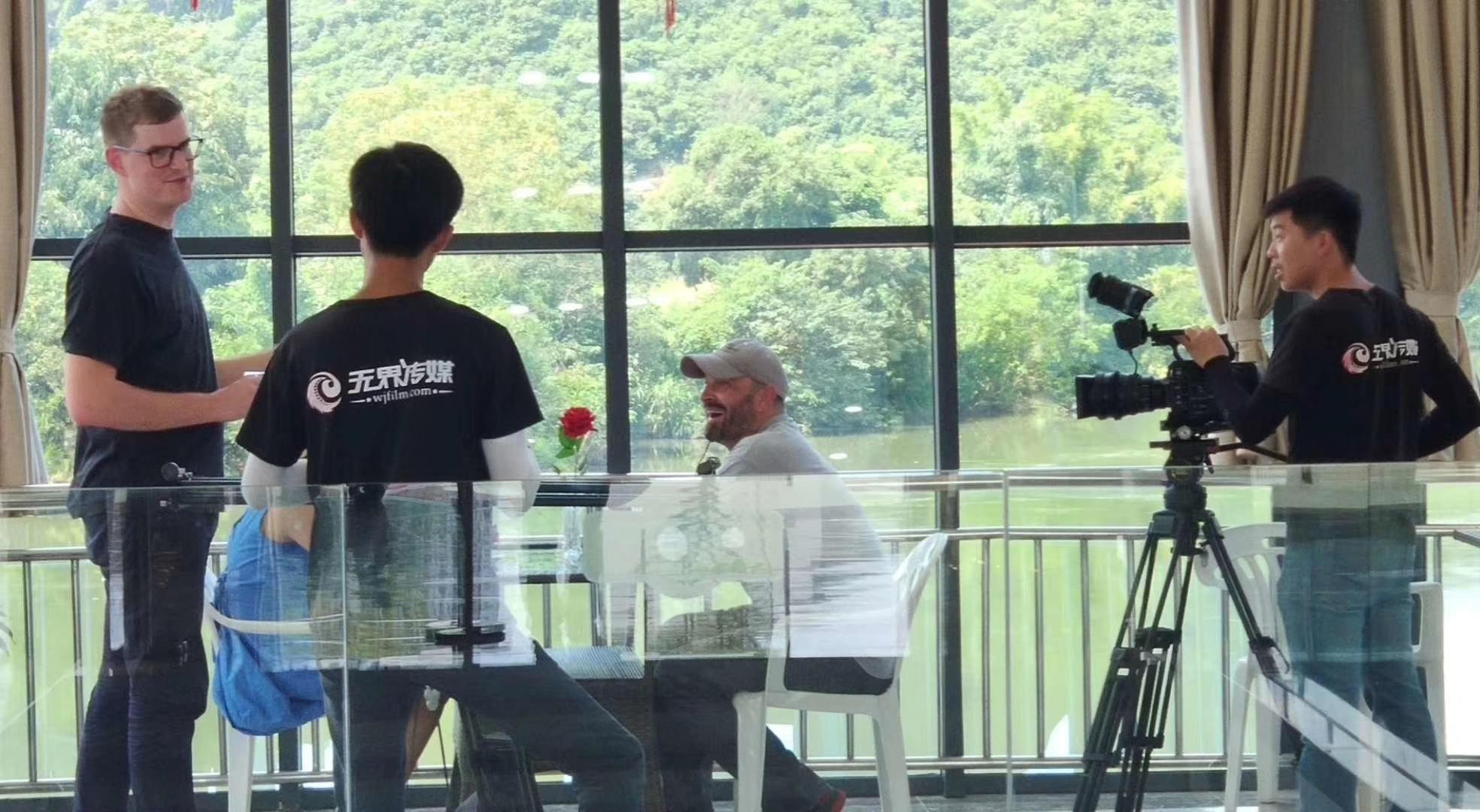 拍攝團(tuán)隊(duì)